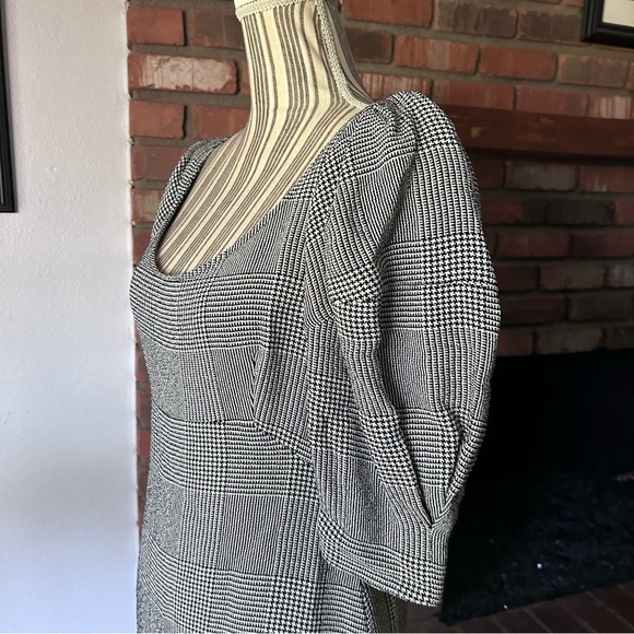 KHAITE Beatrice Puff Sleeve Houndstooth Print Sheath Dress in Black & White Sz 6 - Picture 7 of 11